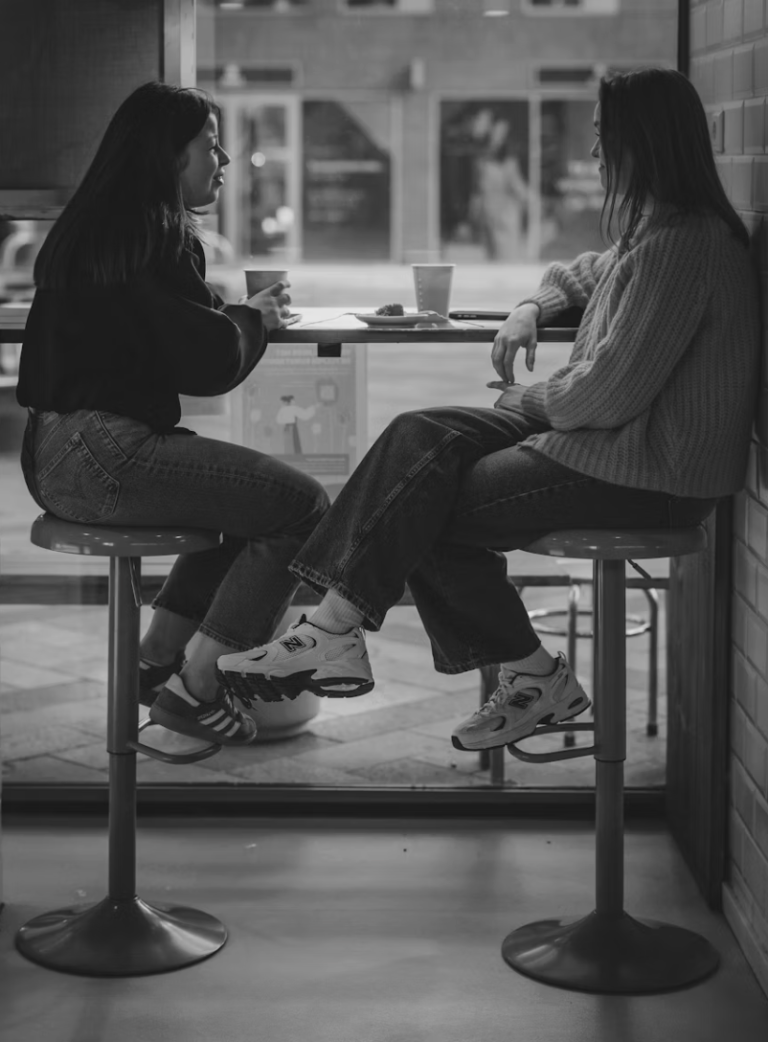 amigas hablando sobre presupuesta para despedida de soltera en colombia 86