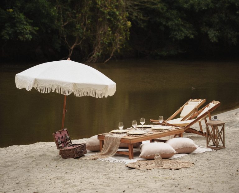 decoración de despedida de soltera en colombia sobre el rio 33.
