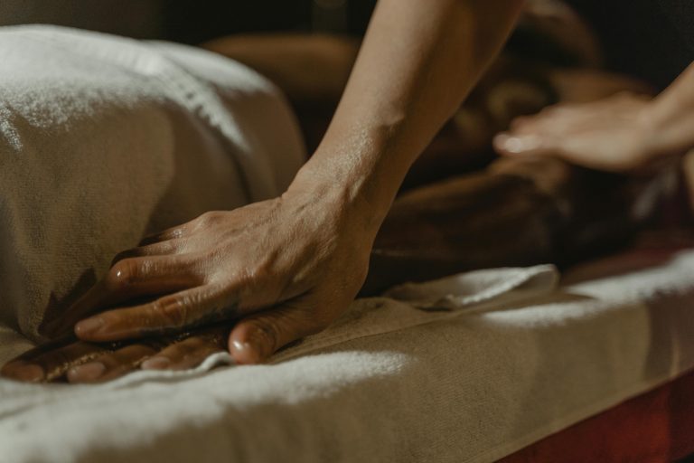 Retiro de bienestar para novias con masajes de lujo en Santa Marta durante un Bachelorette Retreat y despedida de soltera en Colombia organizado por SÉGUA 30