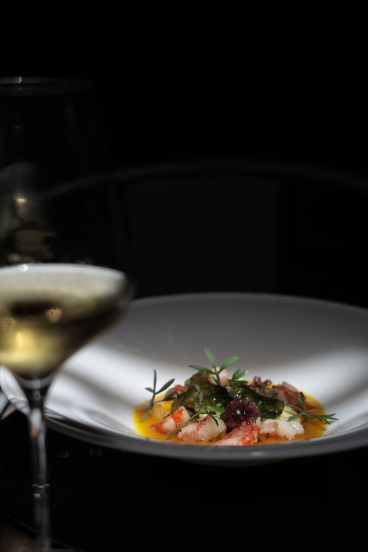 Plato de alta cocina de mar en experiencia gastronómica privada durante una despedida de soltera en colombia. 40