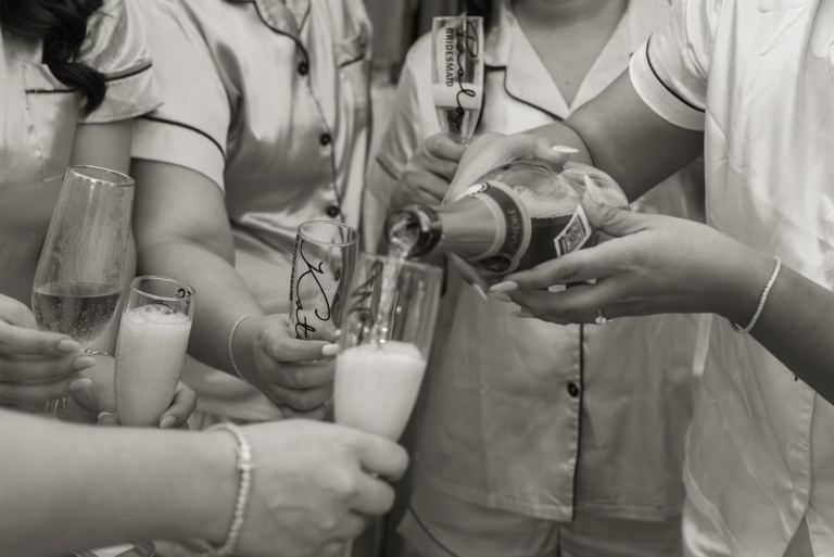 brideteam durante bachelorette en colombia segua brindis 110.