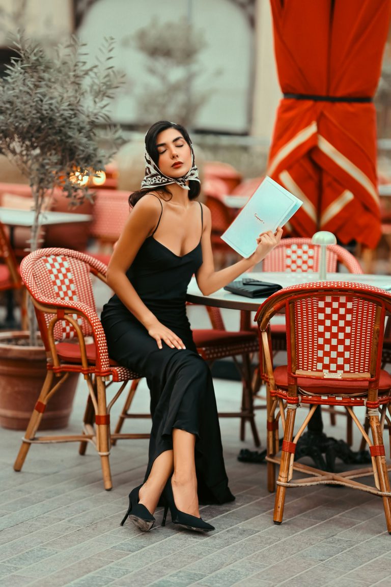 Mujer que vive en el exteriro y organiza su bachelorette en colombia 157.