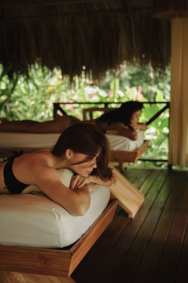 Masaje y bienestar durante despedida d soltera en colombia y bachelorette en colombia internacioanal con segua retreats 191