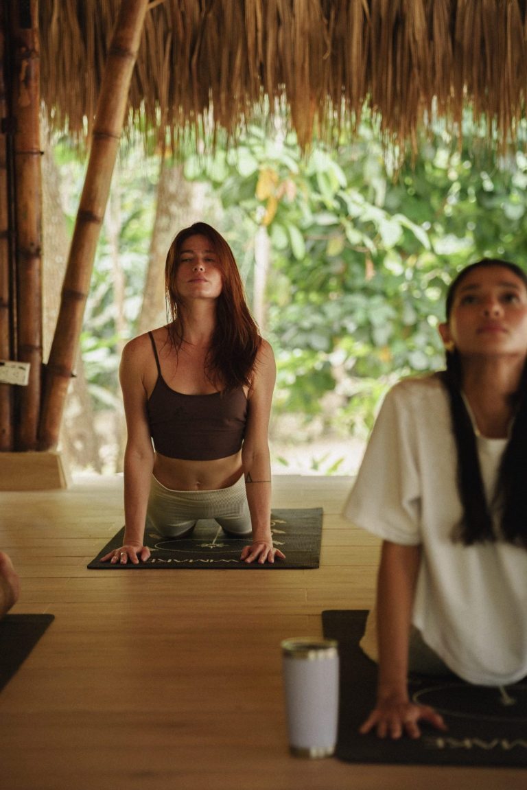 YOGA durante despedida de soltera en colombia con segua en la naturaleza 204