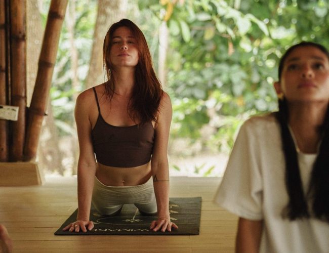 YOGA durante despedida de soltera en colombia con segua en la naturaleza 204